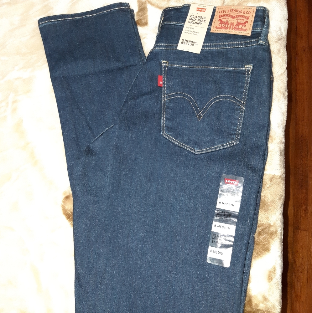 Nwt Levi's blue Jeans